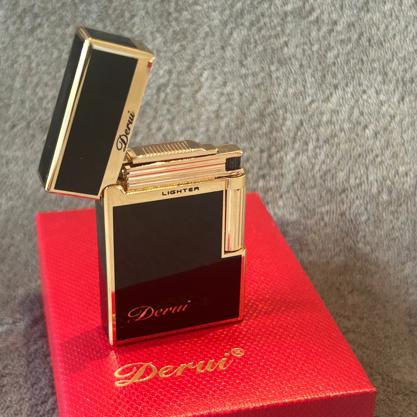 Derui Black Lacquered Lighter And Gift Box