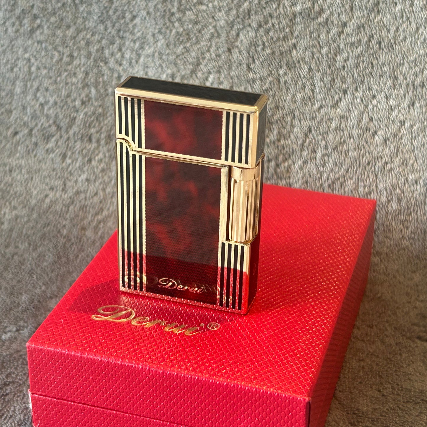 Derui Gold Strip Lighter and Gift Box